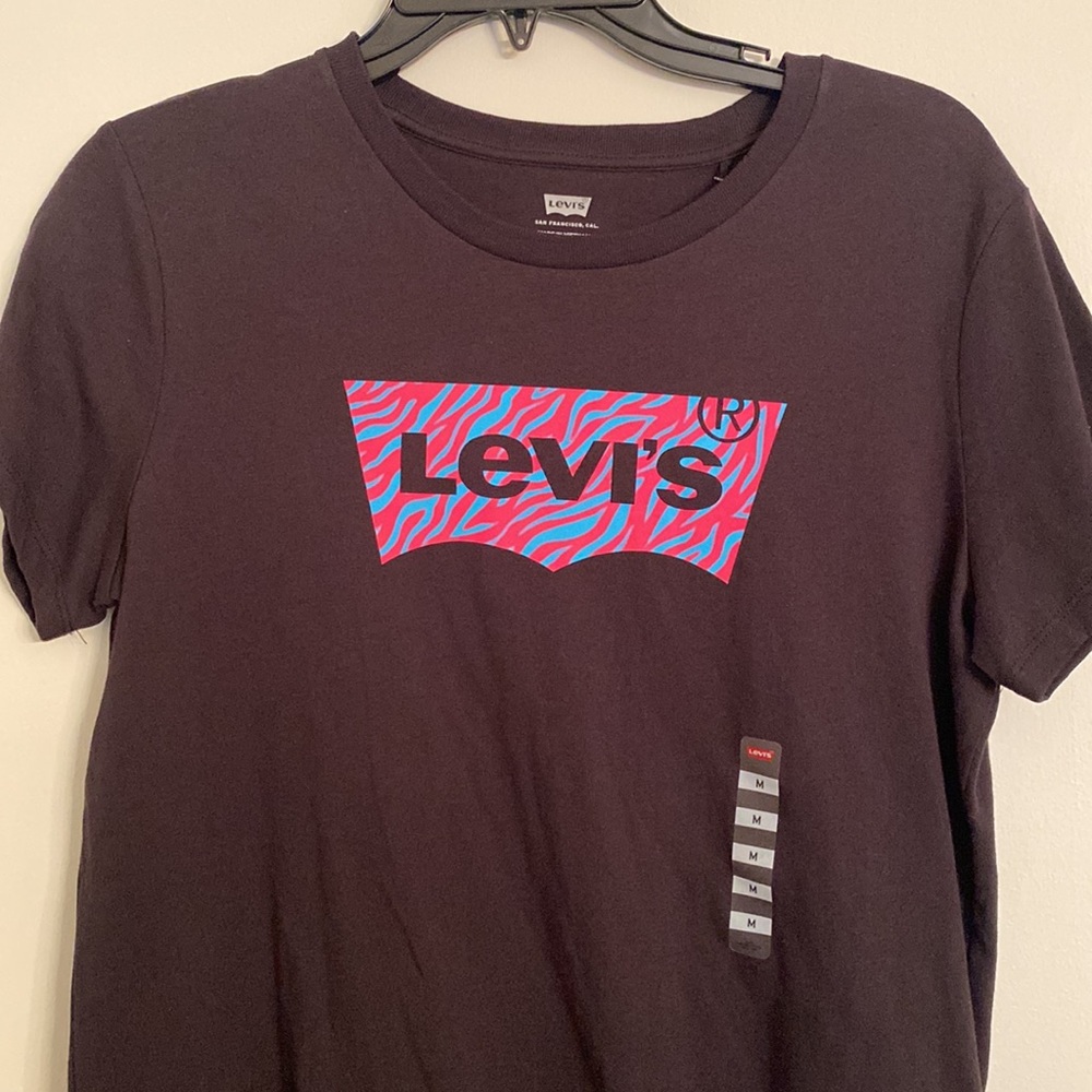Women’s Tee shirt.